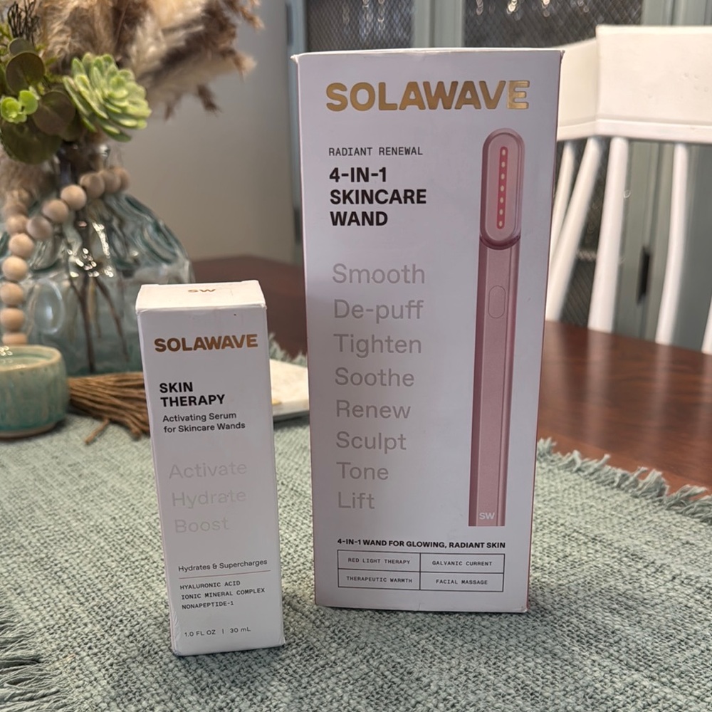 Solawave Pink Skincare Tool with Elegant Design With Activating Serum - Picture 3 of 8
